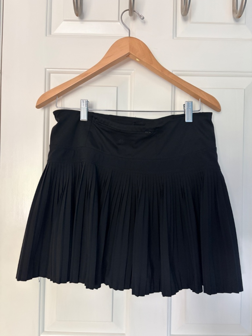Athleta women's size S black pleated tennis skort